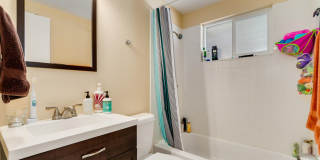 Roomy Sunnyside Duplex with Finished Basement in a Prime Location Gallery 15