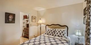 Ideal Downtown 1 BDR Close to Shops & Trails Gallery 20