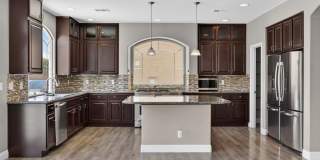 Beautifully upgraded 5-bedroom home with a pool! Gallery 15