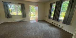 Cute 2 bedroom 1 bathroom Duplex Near National Ave Gallery 6