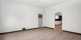 Gorgeous 3 Bedroom in Troy Hill available June 1! Gallery 8