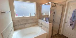 Gorgeous 4bed/3.5bath with 2 Master Bedrooms! Gallery 18