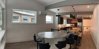 LARGE HIGH END 5 BED CONDO W/ 2 CAR GARAGE Gallery 1