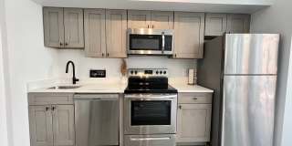 725 W Pratt Gallery 125