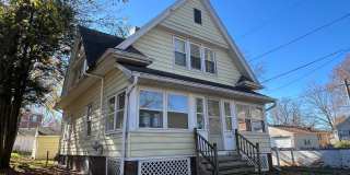 Charming 3-Bedroom Near IWU Gallery 1