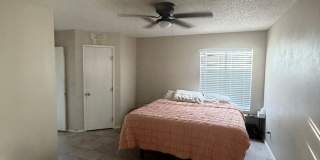 2 Bedroom 2 bath private enclosed yard for Gallery 27