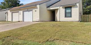 Fully Renovated 3 Bedroom Duplex in the heart of Broken Arrow Gallery 1