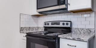 Charming 1-bedroom, 1-bath apartment located in the highly sought-after Rosewood area! - Apt 1 Gallery 12