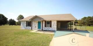 3 bed, 2 bath home with a huge, fenced yard sitting on a 1 acre lotnear Valley View school!! Gallery 1
