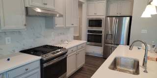 Spacious & Modern Home w/ 4 Bed, 4.5 bath in Manassas, Close to I-66, Includes Lawn & Other Services Gallery 3