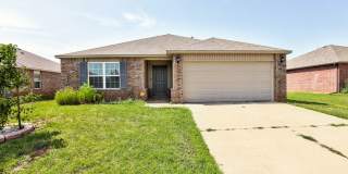 Beautiful 3-Bedroom Home with Easy Access to I-35 & I-240 Gallery 3