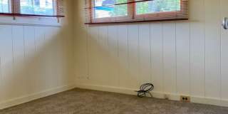 Charming Singe Family Home 3/1/2 with Spacious & Fenced Yard Gallery 13