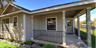 4Bed/2Bath House w/ detached 2 car garage Gallery 1