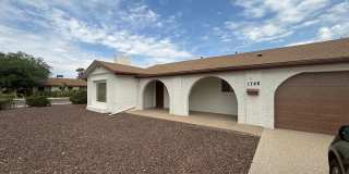 Spacious 3 Bedroom + Den Near Phoenix Country Club Gallery 14