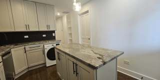 2541 North Southport Avenue Gallery 1
