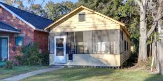 Cute Bungalow - great yard - Two Bedroom Gallery 1
