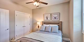 1117 Greenwood Alley Gallery 1