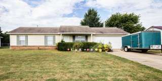 3 Bedroom 2 Bath home, with large fenced backyard and 2 car garage Gallery 1