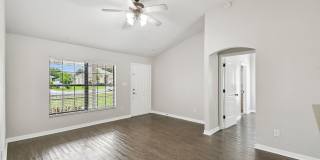 Charming 3-bedroom + 2-Bathroom Home in the heart of Leesburg Gallery 4