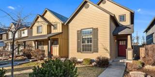 Beautiful townhome in Empire Crossing with mountain views! Beautiful townhome in Empire Crossing with mountain views! Gallery 1