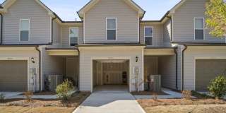 Spring deal : 500$ rewards for a 15 month rental lease - Elegant  3br/2.5 bath Townhome available- well maintained and like New Gallery 13