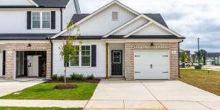 3 Bedroom Triplex in Smithfield! Gallery 1