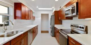 Queen Anne water view 3 bed 2 bath with den and 2 parking spaces Gallery 9