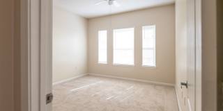 Beautiful 3 Bedroom, 2 Bath with Volume ceilings and Private Garage! Gallery 11