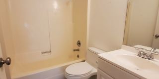 2 bdm 2 bath Ranch with Large fenced yard Gallery 18