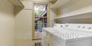 654 Anderson Street Gallery 9