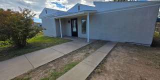 NW Roswell Home-New paint and flooring Gallery 1