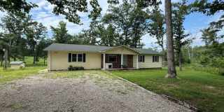 Country living home with shop - Outside Poplar Bluff Gallery 1