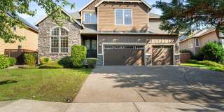 Stunning Large Home with 3 primary bedrooms + Tons of Amenities, Amazing Backyard ! Gallery 1