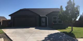 Pending Applications!! Cozy Home with Private Backyard! Gallery 1