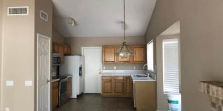 READY TO VIEW TO NOW! 3 Bed/ 2 Bath Home in Arrowhead Lakes Gallery 7