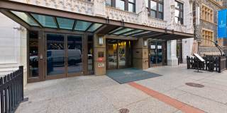Fully Furnished Designer Loft with Parking & Monument Views! Gallery 40