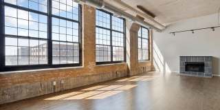 Incredible 2 Bedroom 2 Bath West Loop, Chicago Penthouse Condo for Lease (parking included) Gallery 11