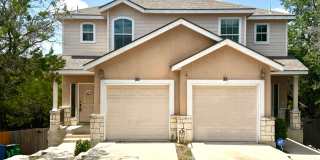 Updated 3-Bedroom Duplex Near UTSA, La Cantera & Six Flags! Gallery 1