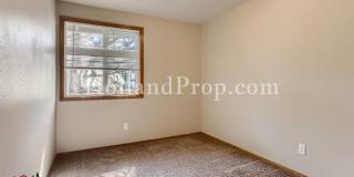 Lovely End unit of a triplex with garage Gallery 10