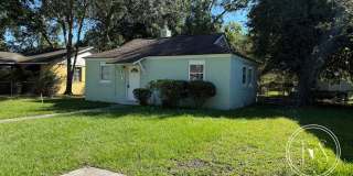 Cozy 2-bed/1-bath home in Carver Heights Gallery 4