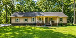 3 Bedroom 2.5 Bathroom with Bonus Area- Large Lot! Gallery 1