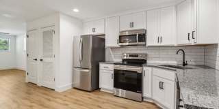 Welcome to San Marco Sq Apartments - NOW OFFERING an 18mo Lease on this 1 bedroom apartment in a vibrant, pet-friendly community located just 1.2 miles from the hip and historic San Marco Square restaurants, businesses and boutique shops. Gallery 9