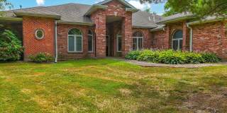 Private 3BR Brick Home with Scenic View Gallery 1