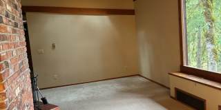 ALL UTILITIES INCLUDED! ~ 3 Bedroom 1 Bath Gallery 12