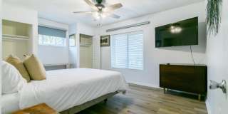 1632 STRAND Street Gallery 13