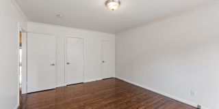 Stunning, Pet Friendly Edwardian 2BR Remodel in Prime location Gallery 23