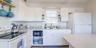 Cozy 1 Bedroom Bungalow!! Gallery 10