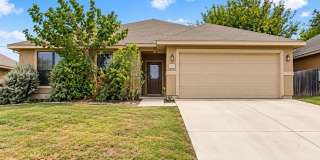 Charming Home Awaits: Spacious & Modern Living in a Prime Location Gallery 1