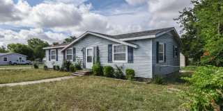 A cozy 3-bedroom, 2-bathroom home nestled on a corner lot Gallery 5