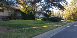 Spacious Duplex in South Redlands with Pool Access Gallery 16